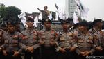 Potret Buruh Penuhi Bundaran HI pada May Day 2024