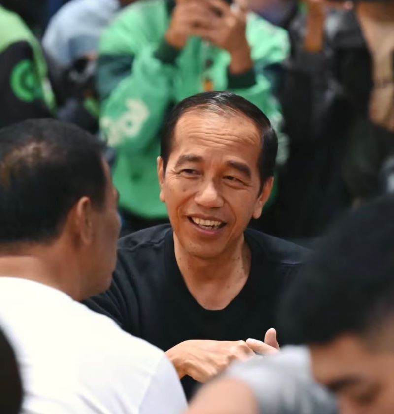 Presiden Joko Widodo (Jokowi) mencicipi Mie Gacoan di Mataram, NTB (Screenshot postingan IG @jokowi)