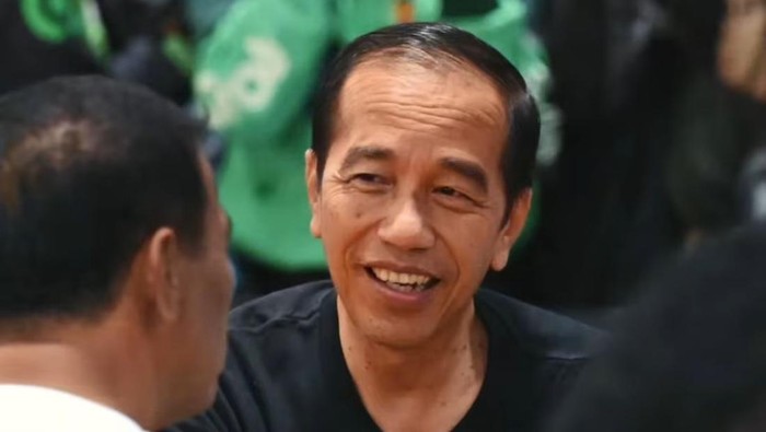 Presiden Joko Widodo (Jokowi) mencicipi Mie Gacoan di Mataram, NTB (Screenshot postingan Instagram @jokowi)