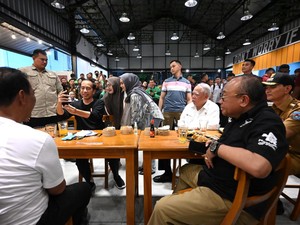 Jokowi Makan Mie Gacoan hingga Ayu Ting Ting Mukbang Nasi Padang