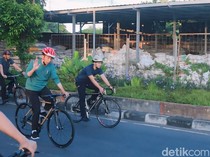 Momen Jokowi Bersepeda Keliling Mataram