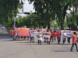 Hari Buruh, Puluhan Karyawan Shell di Medan Demo Tuntut Kepastian Pesangon