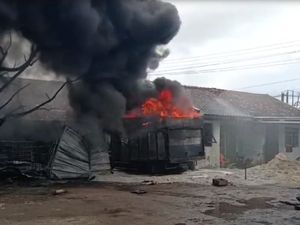 Gudang BBM Ilegal di Lampung Selatan Kebakaran, Penyebab Diselidiki