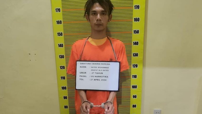 Tampang Sayed Muhammad Arafat, pria yang hendak selundupkan sabu ke Kendari, Sulawesi Tenggara melalui Bandara Kualanamu, Deli Serdang, Sumatera Utara. (Dok Polda Sumut)