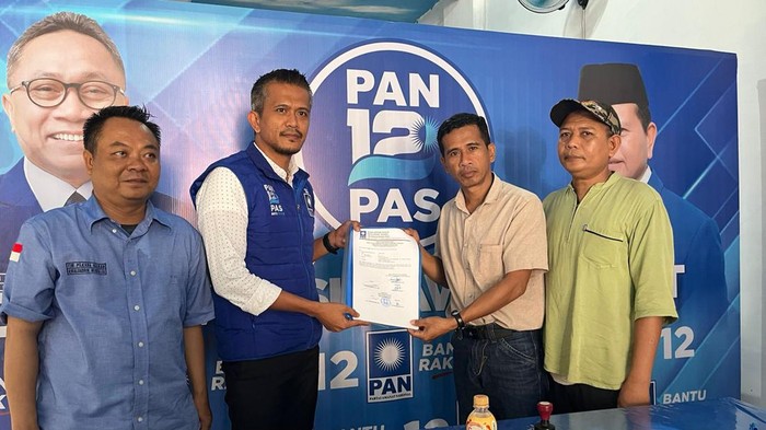 Tim Prof Husain Syam mendaftar di PAN untuk maju Pilgub Sulbar.