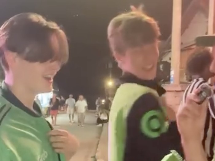 Tren Bule Pakai Jaket Ojol di Bali