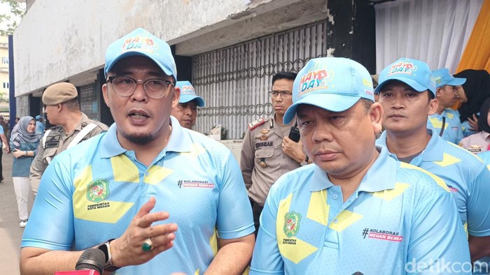 Wakil Wali Kota Medan, Aulia Rachman (kiri) dan Plh Sekda, Benny Sinomba Siregar (kanan) saat diwawancarai. (detikSumut/Elisabeth Christina)