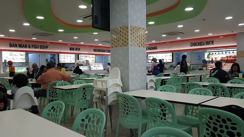 Seperti ini tampila  Woodsland Mart, tempat pelanggan membeli nasi Padangnya.