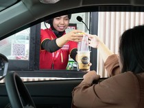 Alfamart Drive Thru Hadir dengan Gaya Baru & Modern, Ini Fasilitasnya!