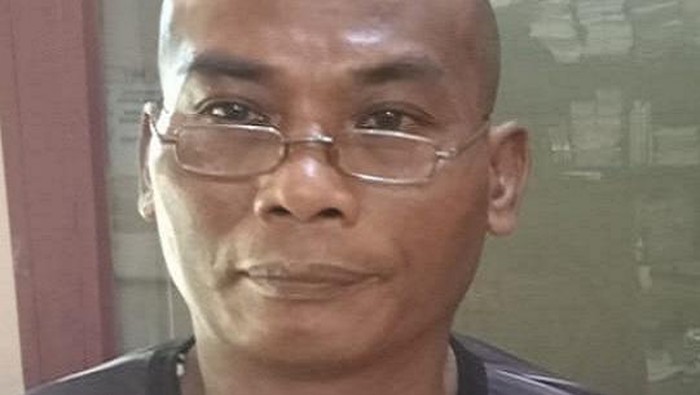 Aris Martono, tersangka KDRT saat diamankan di kantor polisi.