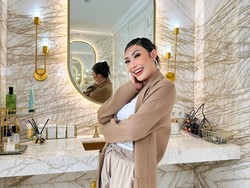 Gaya Ayu Dewi Ikut Tren Video AI di Hari Ultah ke-40, Penuh Haru