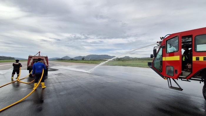 Pembersihan Bandara Sam Ratulangi Manado