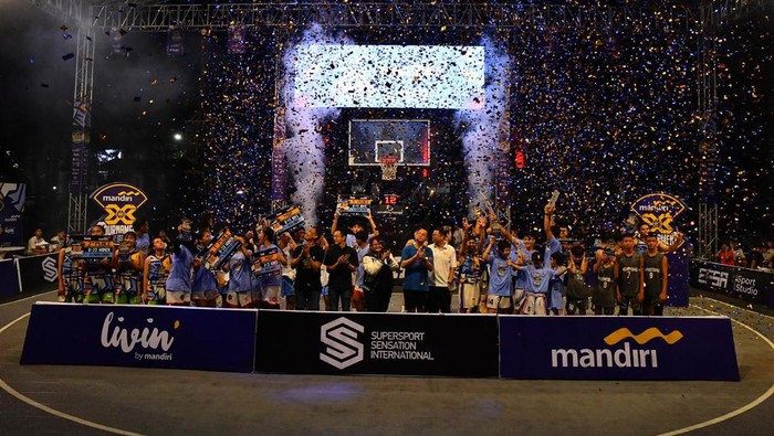 Final Regional Sumatra Basket 3x3 sudah selesai. Ajang ini berlangsung pada 1 Mei 2024 di Lapangan Benteng Medan, lima tim juara di masing-masing kategori sudah didapat.