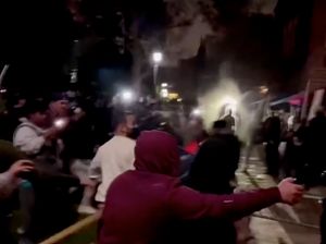 Panas! Massa Pro-Palestina dan Pro-Israel Bentrok di Kampus AS