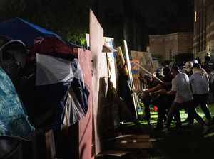 Ketegangan di Kampus AS Saat Polisi Tangkap Demonstran Pro-Palestina