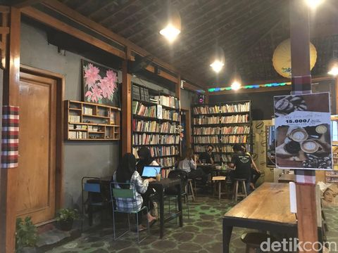 Cafe Bukuku Lawas Solo, Rabu (24/4/2024).