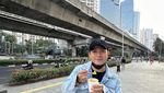 Serunya Cakra Khan saat Jajan Jasuke dan Es Krim di Pinggir Jalan