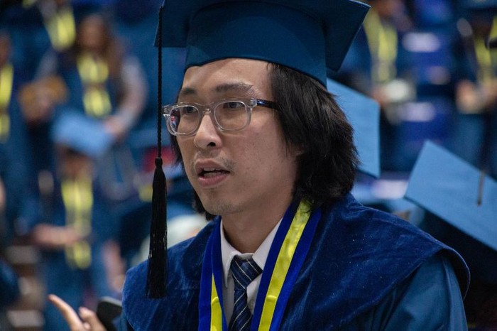 dr Tirta lulus cum laude dari ITB