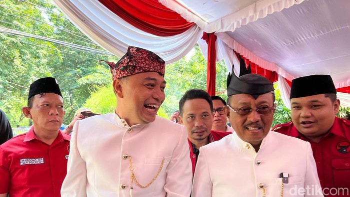 Eri Cahyadi dan Armuji kompak mendaftarkan diri sebagai pasangan bakal calon Wali Kota dan Wakil Wali Kota Surabaya pada Pilkada 2024 di kantor DPC PDI Perjuangan.