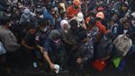 Evakuasi Pengungsi Gunung Ruang Terus Berlanjut