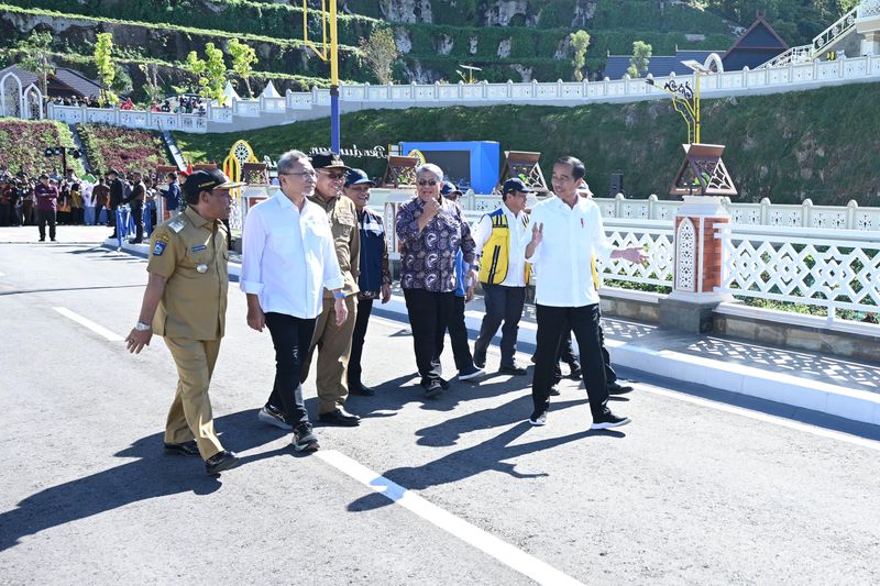 Fahri Hamzah Ikut Dampingi Jokowi Resmikan Bendungan Tiu Sutuk di Sumbawa Barat NTB. (Kris/Biro Pers Sekretariat Presiden)