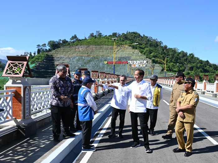 Fahri Hamzah Ikut Dampingi Jokowi Resmikan Bendungan Tiu Sutuk di Sumbawa Barat NTB. (Kris/Biro Pers Sekretariat Presiden)