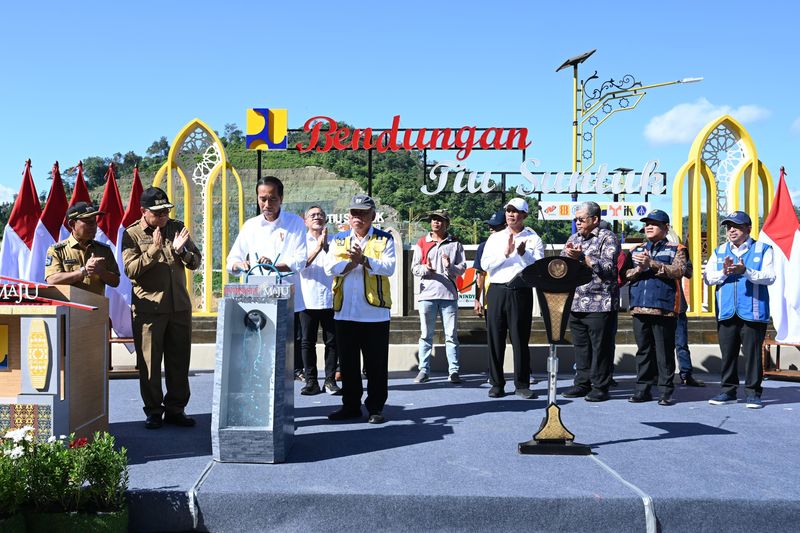 Fahri Hamzah Ikut Dampingi Jokowi Resmikan Bendungan Tiu Sutuk di Sumbawa Barat NTB. (Kris/Biro Pers Sekretariat Presiden)