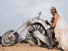 Chris Hemsworth Belain Karakternya di Mad Max, Sutradara: Dia Penjahat Lo!