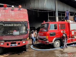 Gudang Besi di Jakenan Pati Ludes Terbakar, Diduga Akibat Korsleting