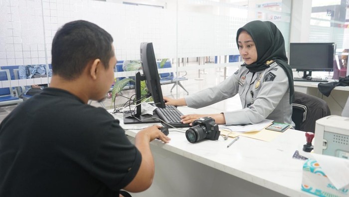 Ilustrasi pembuatan paspor