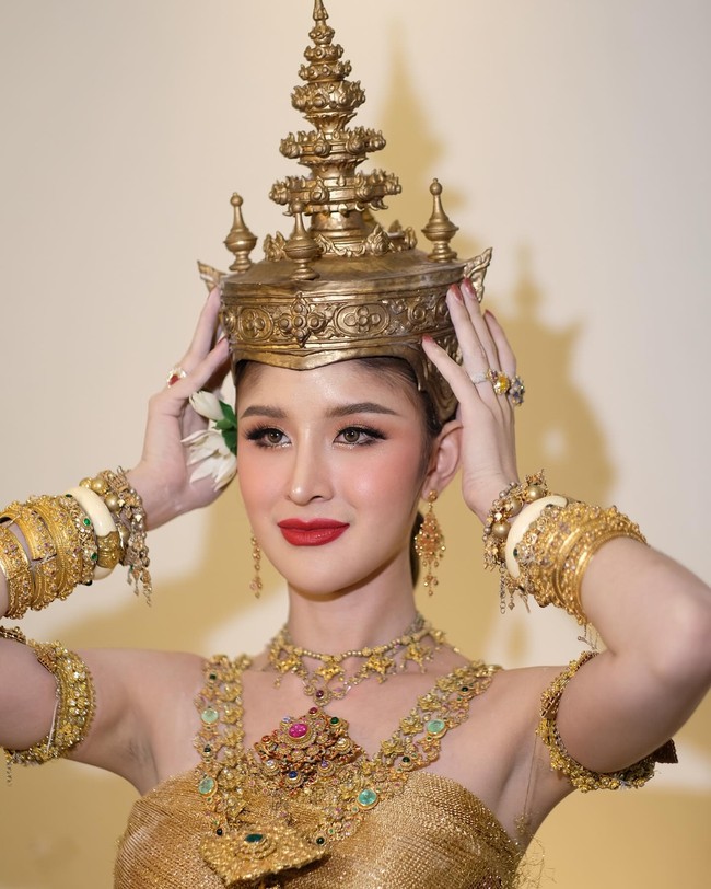 Thailand memberlakukan wajib militer kepada para pria yang terpilih untuk menjalaninya. Semua laki-laki berusia 18 hingga 30 tahun diharuskan untuk mendaftar dan melalui proses undian, bahkan transgender seperti Kantong Passarapon.  Foto: Instagram