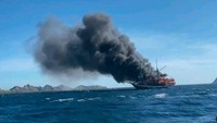 Pinisi Kebakaran di Labuan Bajo, Sandiaga: Hati-hati Pilih Kapal!