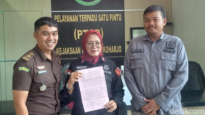 Kepala Kejari Sukoharjo, Rini Triningsih (tengah), saat ditemui di Kantor Kejari Sukoharjo, Kamis (2/5/2024).
