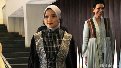 Foto: Saat Para Penyitas Kanker Jadi Model Catwalk Koleksi Adrie Basuki