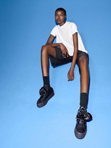 Koleksi SupergaXViktor&Rolf Seri 2709 Hi Top Big Satin Rose