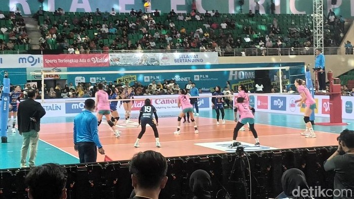 Laga voli putri Proliga 2024 antara Bjb Tandamata melawan Gresik Petrokimia Pupuk di GOR Jatidiri Semarang, Kamis (2/5/2024).