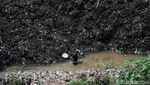 Melihat Penyempitan Sungai Akibat Sampah yang Bikin Banjir Cipayung Depok