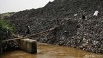 Melihat Penyempitan Sungai Akibat Sampah yang Bikin Banjir Cipayung Depok