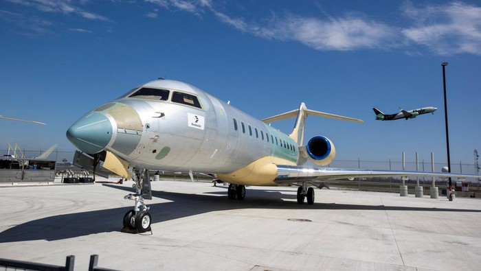Mengintip Pabrik Produksi Jet Bisnis Kanada Bombardier Airplanes in production on the factory floor as Canadian business jet maker Bombardier holds an investor day at their plant in Mississauga, Ontario, Canada May 1, 2024. REUTERS/Carlos Osorio