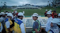 Lokasi selanjutnya yang dikunjungi oleh Menparekraf Sandiaga adalah Plaza Seremoni. Dimana Plaza Seremoni menjadi area terbuka dari pusat aktivitas pemerintahan IKN. Terletak di sisi selatan Istana Kepresidenan, Wetland Park, Visitor Center, Ceremonial Lawn, Mini Amplitheater, hingga Gerai Produk Ekonomi Kreatif.