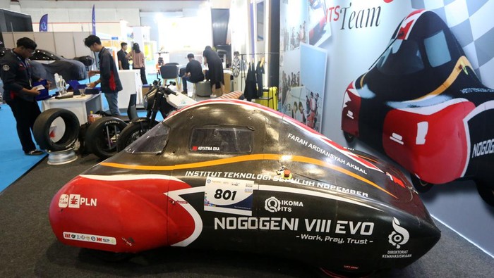 Mobil Listrik ITS Mejeng di PEVS 2024 Tim Nogogeni dari Institut Teknologi Sepuluh Nopember (ITS) kembali meramaikan Periklindo Electric Vehicle Show (PEVS)2024 yang digelar di JIEXPO Kemayoran dengan menampilkan karya motor listrik, mobil konsep hemat berbahan bakar ethanol dan mobil balap listrik yang telah menjuarai beberapa kompetisi.