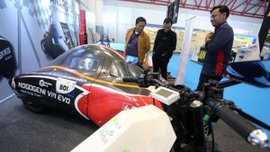 Mobil Listrik ITS Mejeng di PEVS 2024
