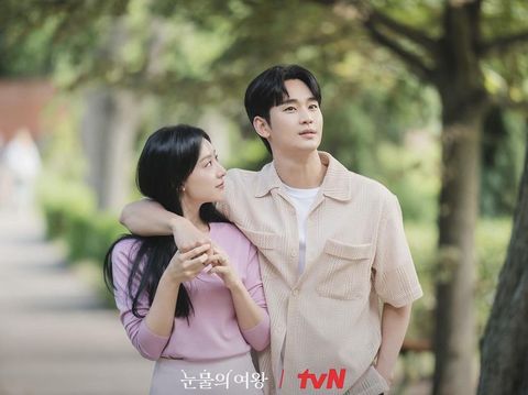 Momen Kim Soo Hyun dan Kim Ji Won bulan madu di drama Korea Queen of Tears