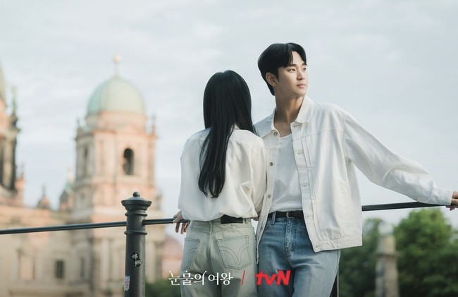 Kabar baiknya tvN akan menayangkan dua episode spesial drama Korea Queen of Tears pada 4 dan 5 Mei 2024. Kini banyak yang berharap tvN akan memperlihatkan adegan BaekHong Couple bulan madu. Foto: dok. Instagram @tvN_drama