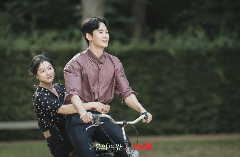 Momen Kim Soo Hyun dan Kim Ji Won bulan madu di drama Korea Queen of Tears