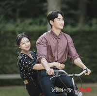 Penggemar menduga anak perempuan mereka dinamai Soo Bin seperti permintaan ayah Hong Hae In. Terlebih tvN menulis keterangan foto memakai nama tersebut. Foto: dok. Instagram @tvN_drama