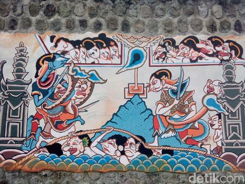 Mural Wayang Beber Panji di Stadion 1945 Kabupaten Karanganyar, Jumat (26/4/2024).