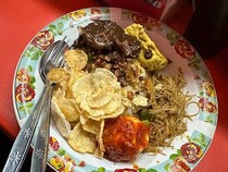 Wajib Mampir! 5 Nasi Uduk di Palmerah yang Populer Kelezatannya