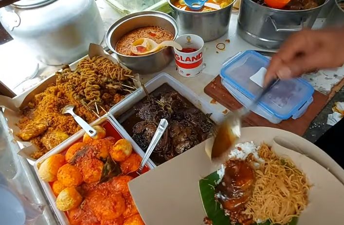 Wajib Mampir!  5 Nasi Uduk di Palmerah yang Populer Kelezatannya