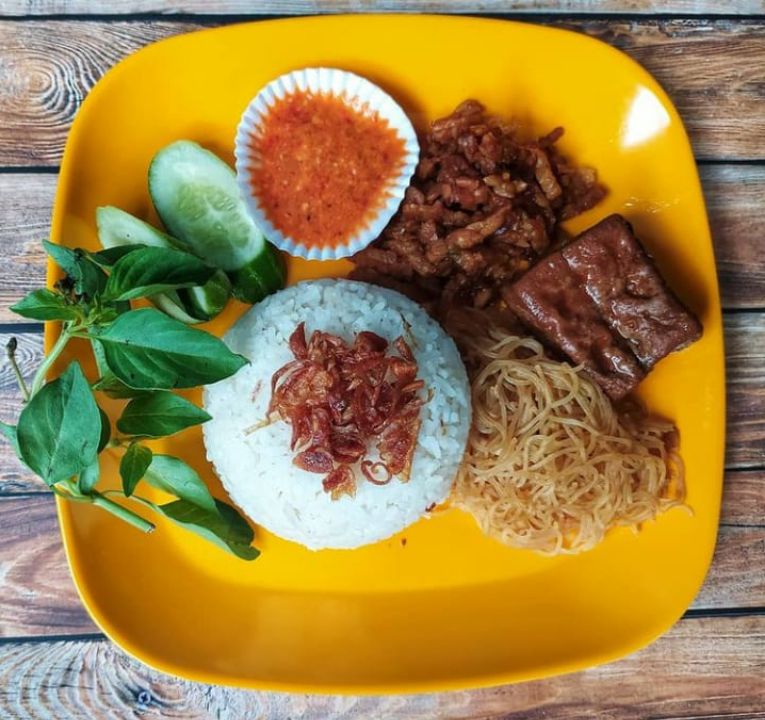Nasi Uduk Betawi Enak yang Lokasinya Ngumpet di Dalam Gang